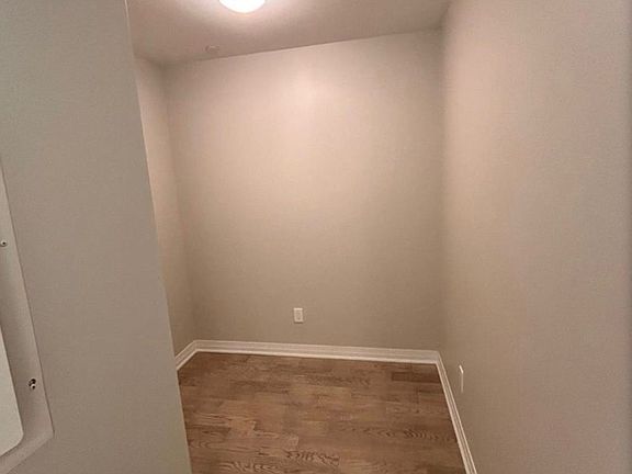 4th image of 470 Gordon Krantz Ave #Den