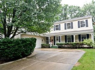 220 Roslara Ct, Bartlett, IL