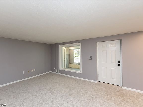 5th image of 3679 Sanford Ave