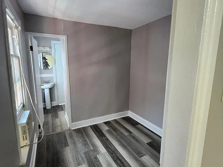 625 George St — Photo 17