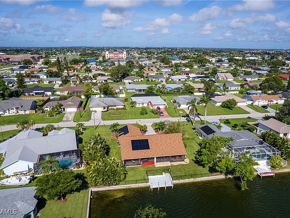 5th image of 327 SE 18th Ave