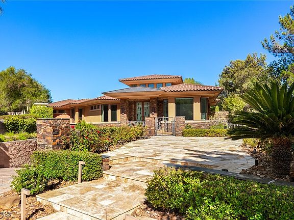 2nd image of 2 Castle Oaks Ct