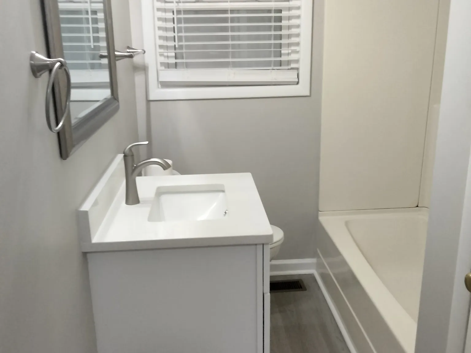 2 bed, 900 sqft, $1,200 — Photo 2