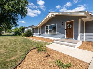 176 Ridgeway Dr, Dousman, WI 53118