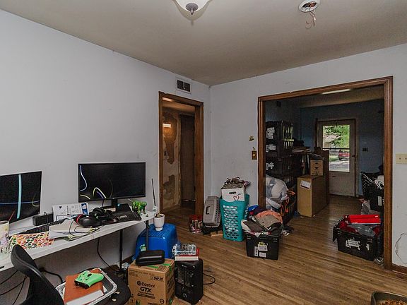 5th image of 698 Prairie Park Rd