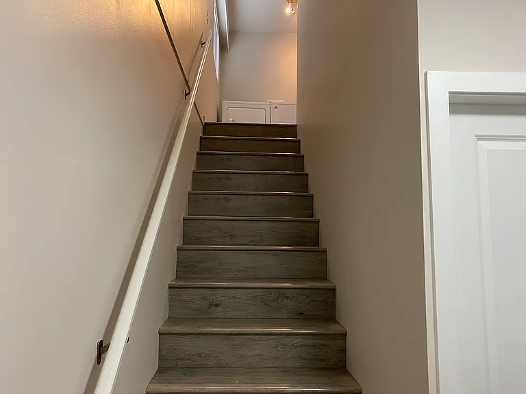 102 King Edward Ave E — Photo 5