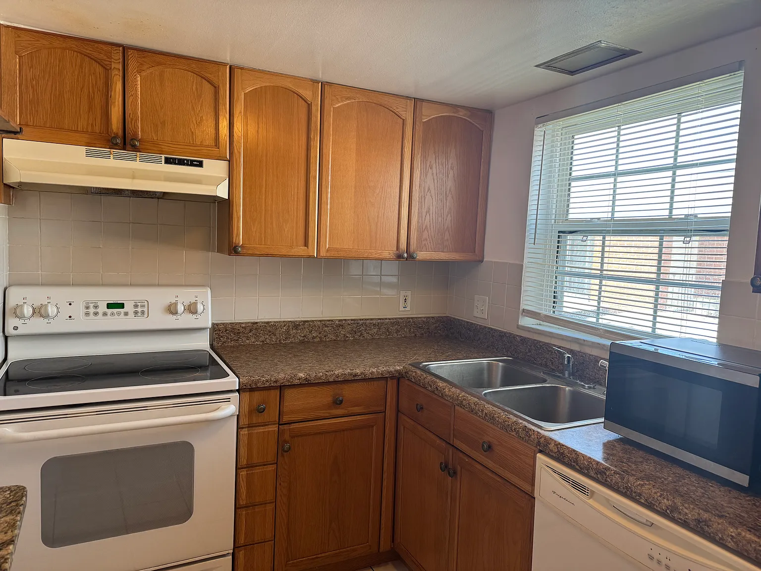 1 bed, 680 sqft, $1,350 — Photo 4