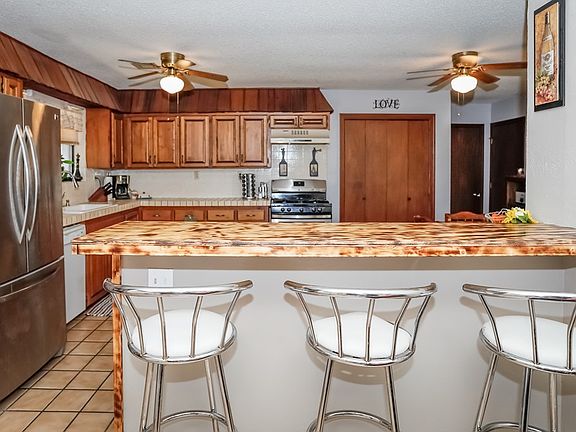 4th image of 303 N Edgewood Dr