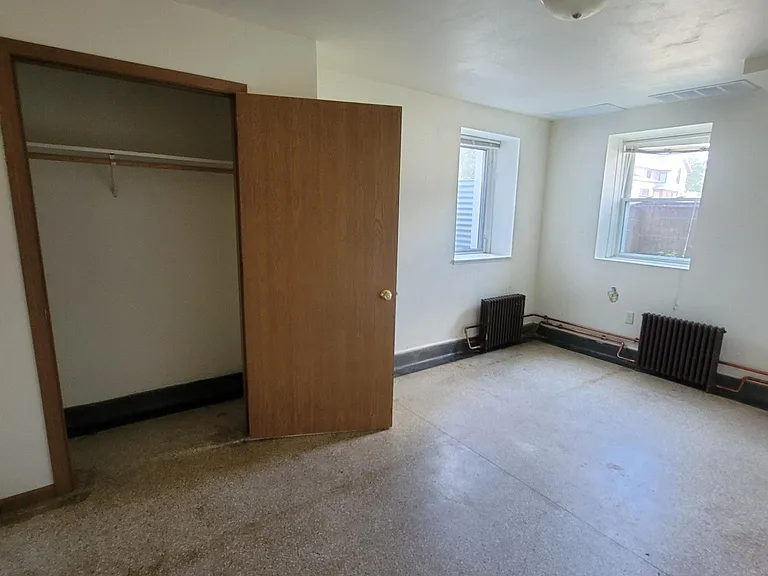 79 W Broadway St — Photo 5