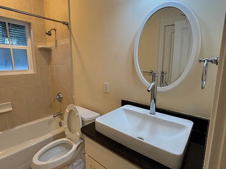219 Oyster Point Dr — Photo 9