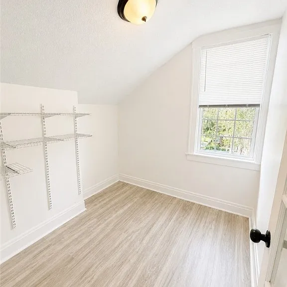 612 W 40th St #B — Photo 3