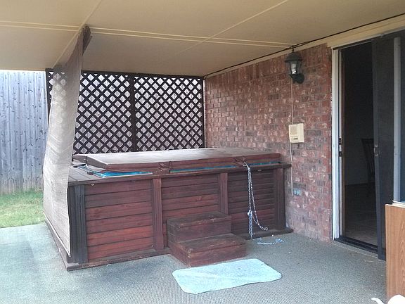 8 person hottub