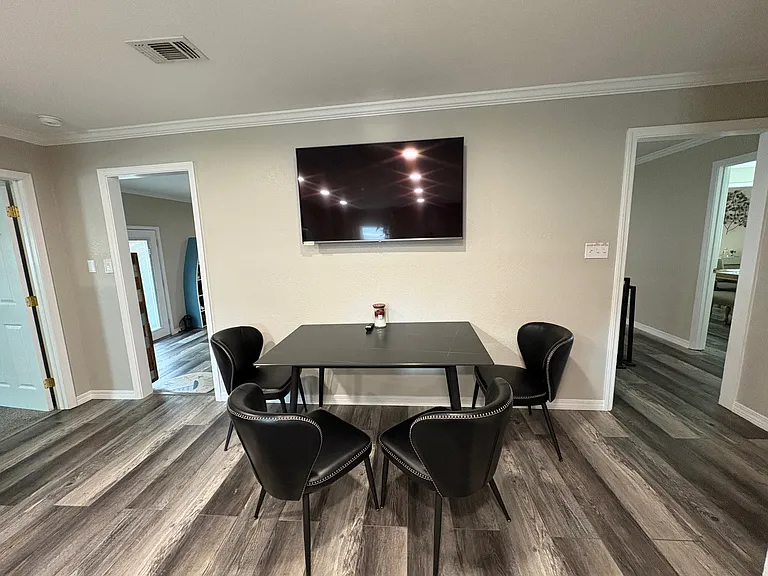 3305 Bayou Blvd — Photo 8