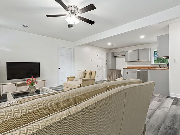 5th image of 28 Lee Road 422