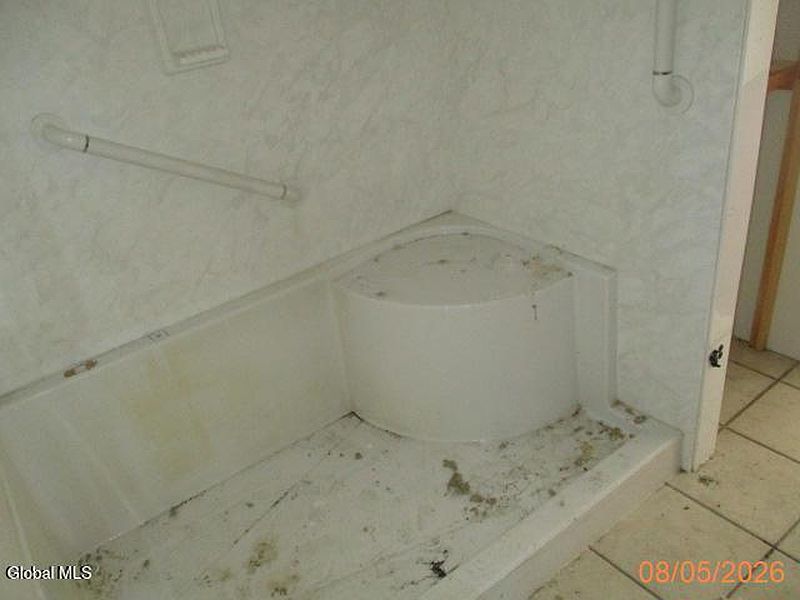 4th image of 352 Lee Road