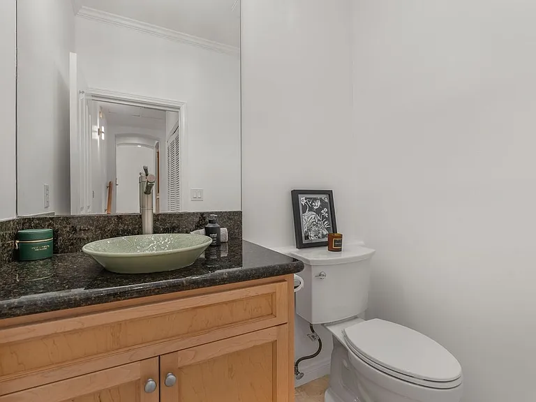 8646 W Olympic Blvd #204 — Photo 11