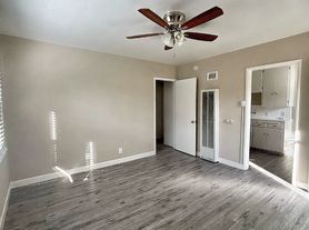 822-828 S Flower St, Santa Ana, CA