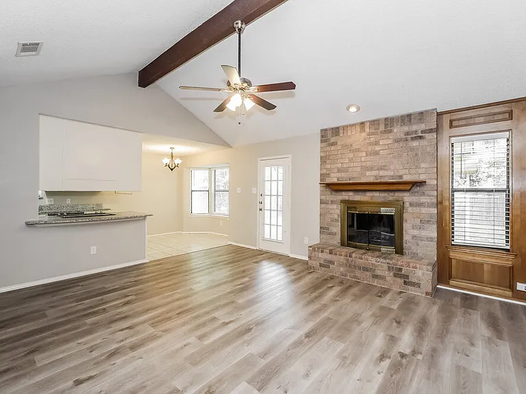 709 Daniels Dr — Photo 4