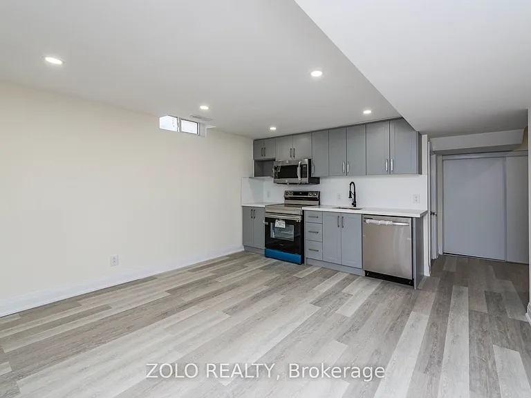 10 Blackwell Ave #LOWER — Photo 4
