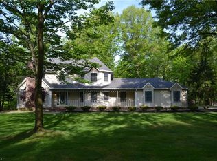 7640 Regency Dr, Walton Hills, OH 44146