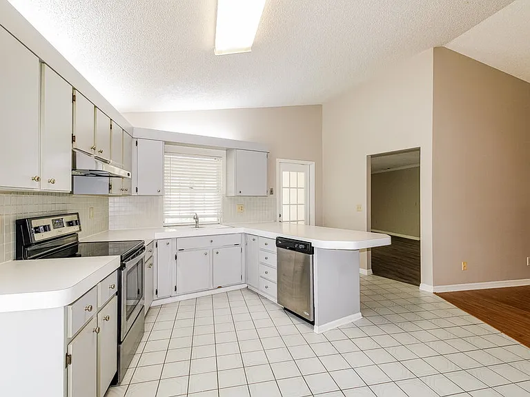 9132 Hawkins Ct — Photo 4
