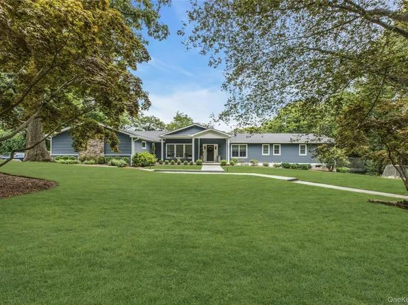 7 Ridge Drive, Melville, NY 11747