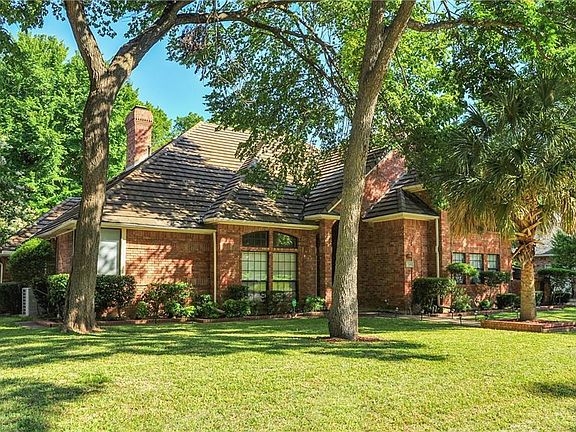 3rd image of 1324 Mosslake Dr