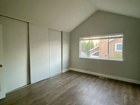 3rd image of 236 Redstone Cir