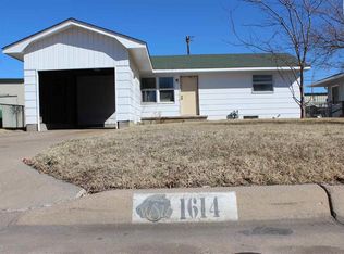 1614 N Huxman St, Hutchinson, KS 67501