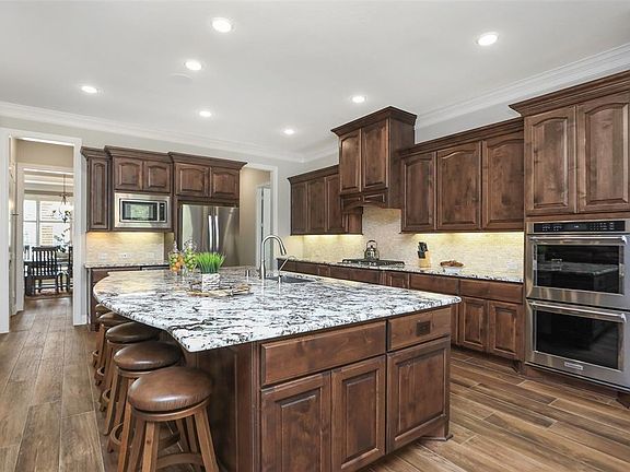3rd image of 1002 Village Shores Ln