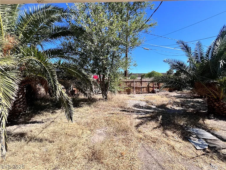 2410 Poplar Ave — Photo 17