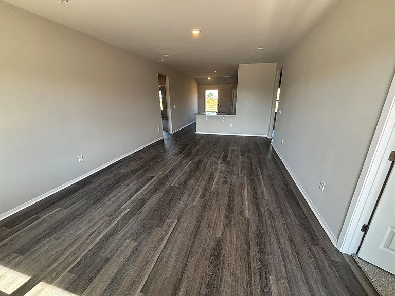 2713 Elliott St — Photo 3