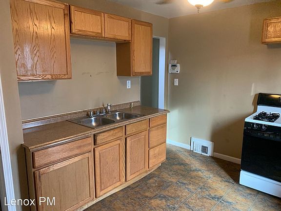 2nd image of 34325 Stellwagen St