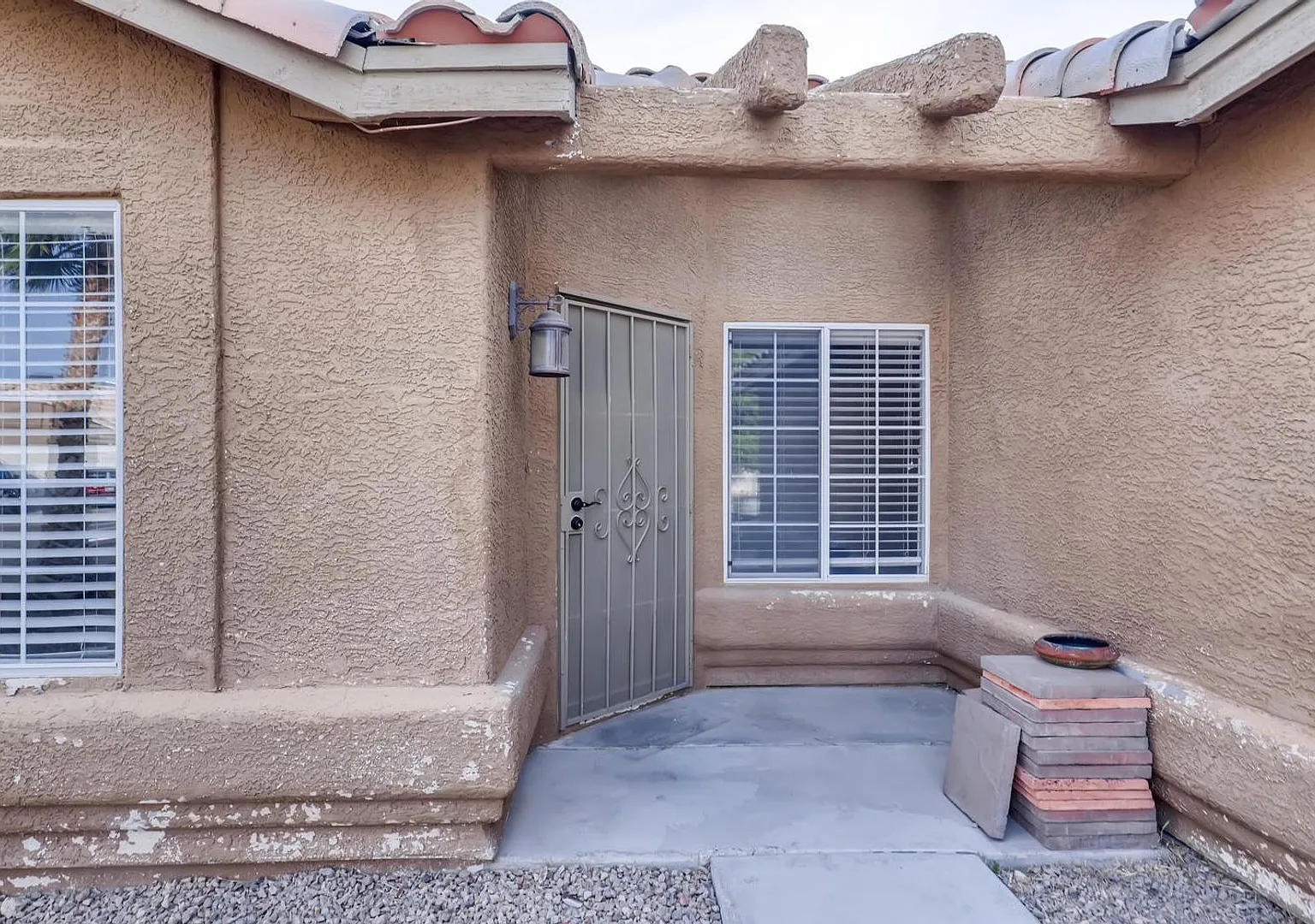 Spacious Single-Story Home with RV Parking No HOA! — Photo 2