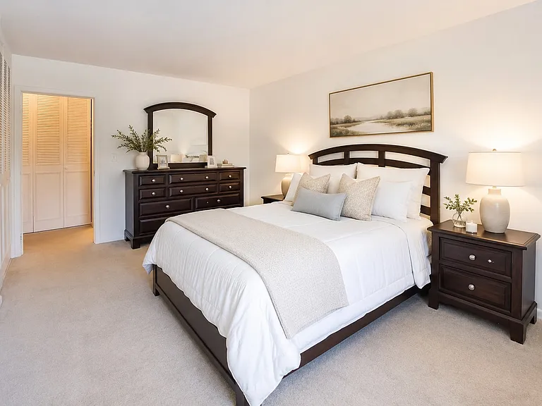 Summit Pointe Apartment Homes — Photo 8