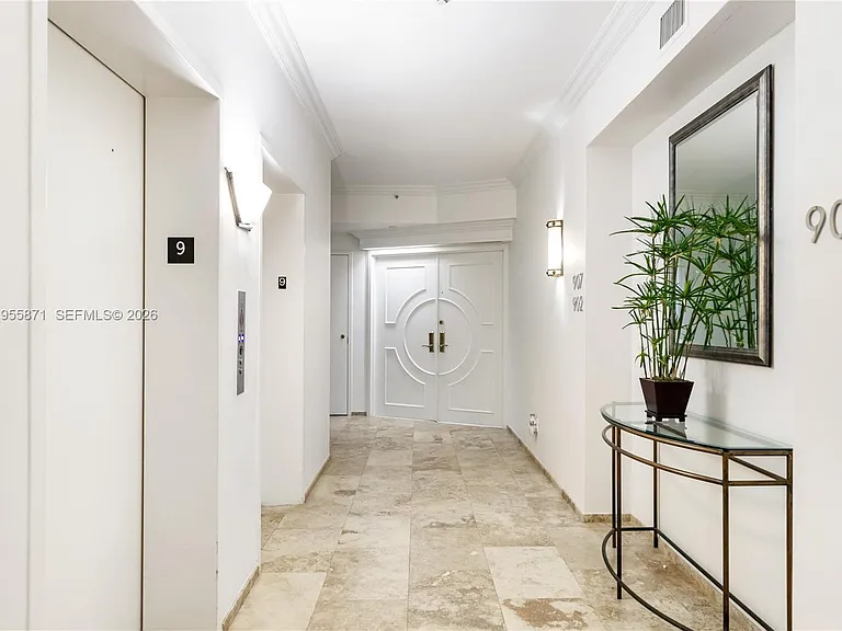 300 S Pointe Dr #907 — Photo 26