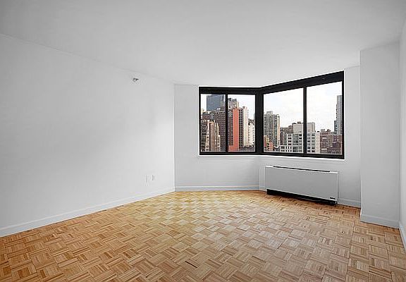 5th image of 420 W 42nd St APT 11B