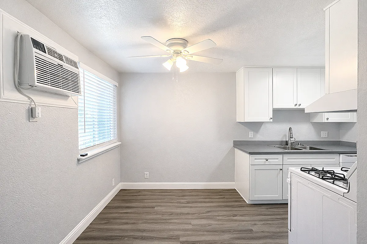kitchen - Oak Plaza