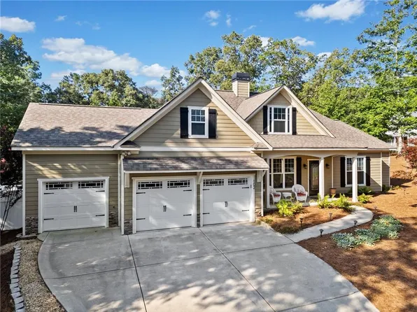 102 Walnut Ct, Waleska, GA 30183