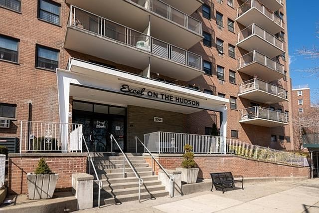 1st image of 5701 Boulevard 20g W