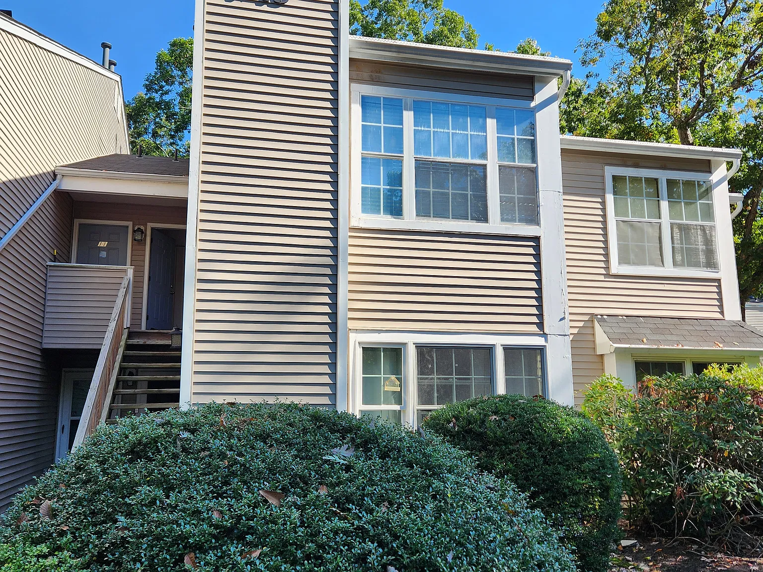 2 bed, 1060 sqft, $2,200 — Photo 1