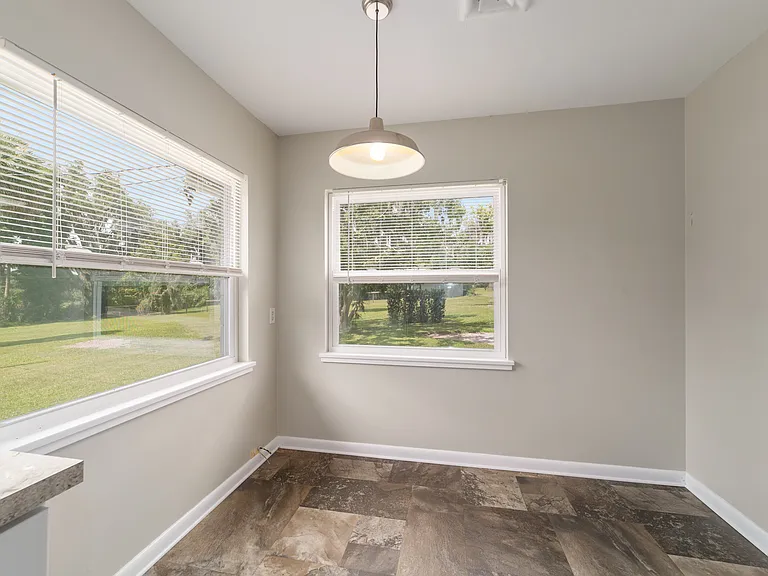 510 SW 28th St — Photo 5