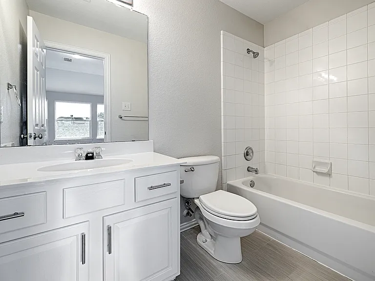 1404 Carriage Ln — Photo 9