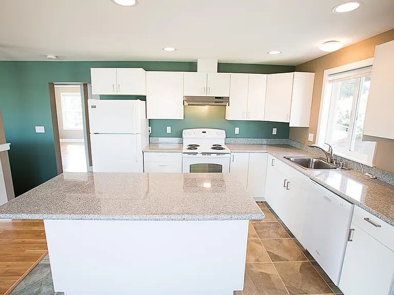 2221 E Thomas St #3 — Photo 4