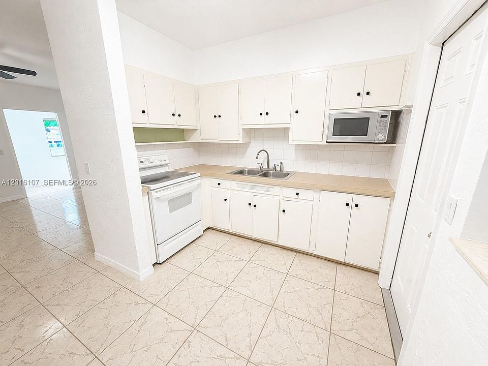 1st image of 825 S 20th Ave #A