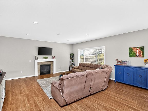 3rd image of 436 W High Rd