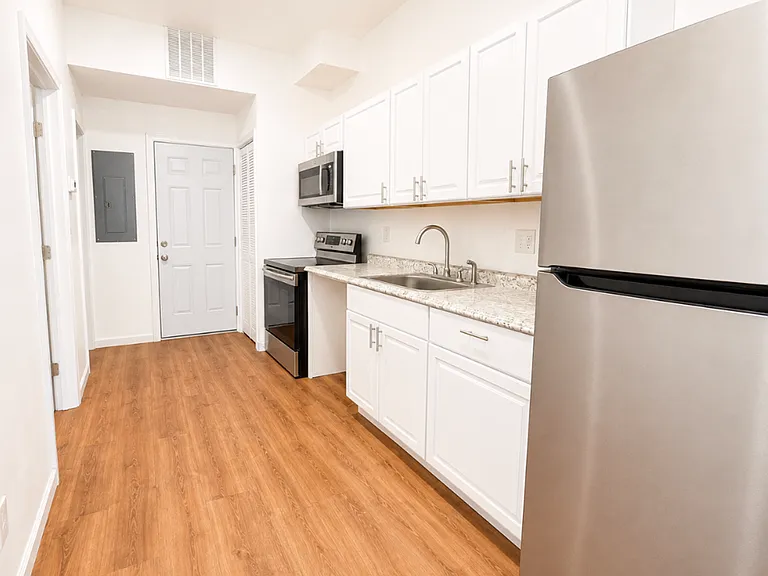318 N Paca St — Photo 36