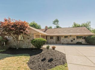 2587 S Green Rd, Beachwood, OH 44122