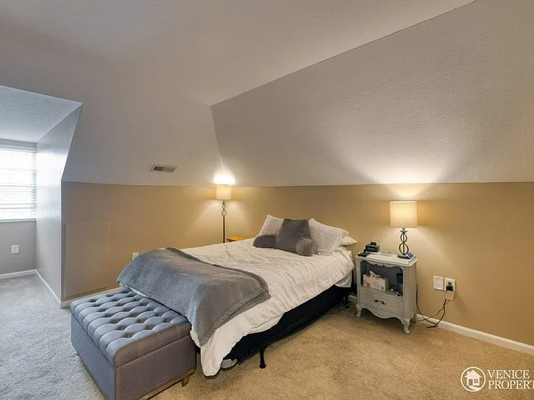Three Bedroom with Garage near Grandview — Photo 13