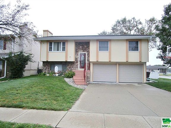 2nd image of 201 Oakmont Dr
